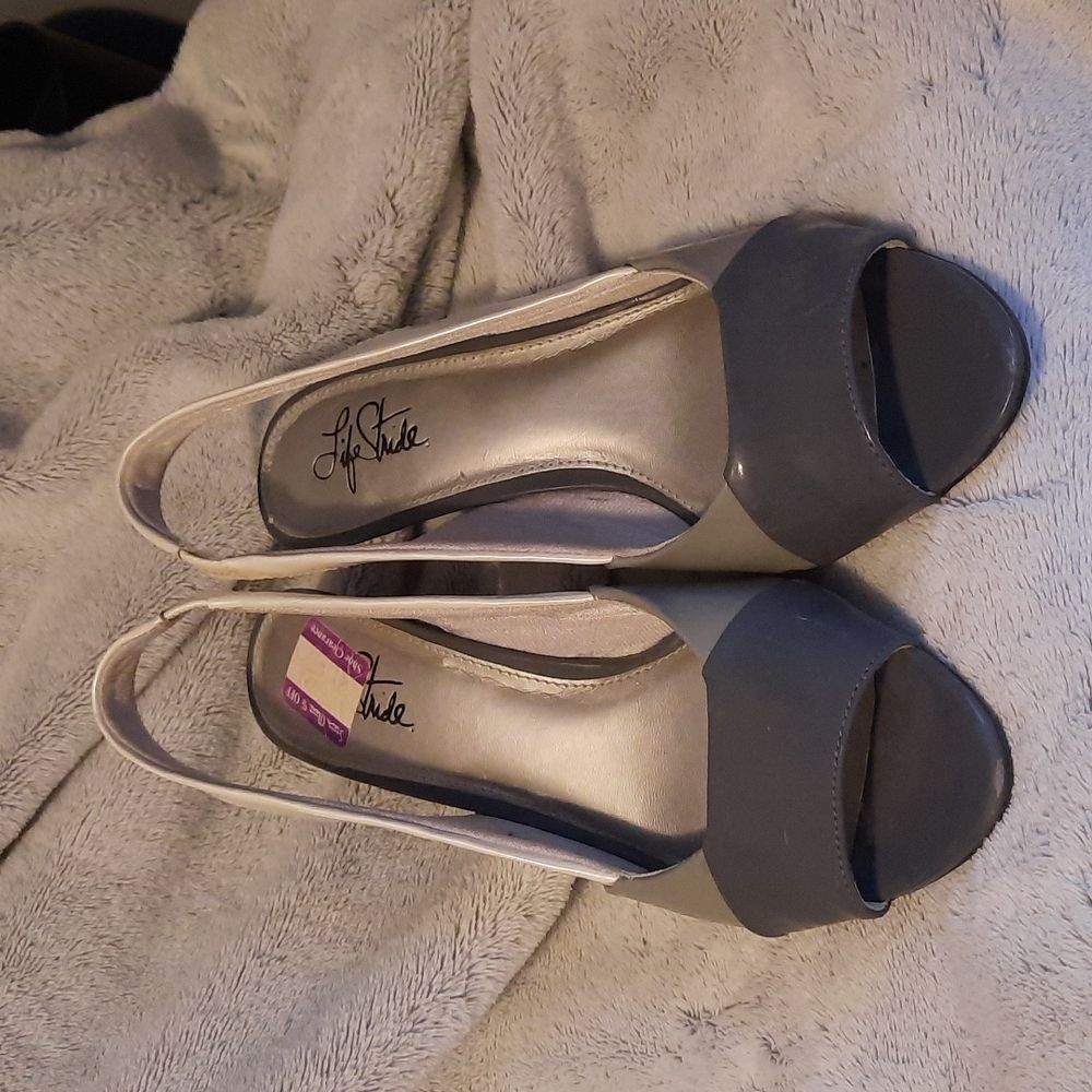Life Stride heels, size 8 1/2, Grey and white